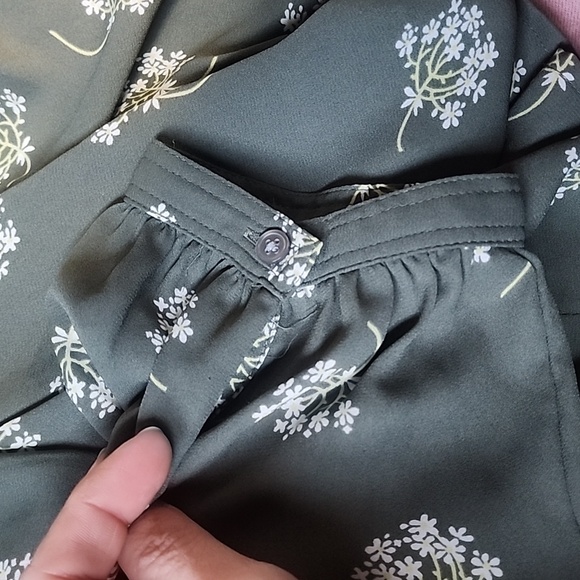 LOFT green floral blouse - Picture 3 of 3